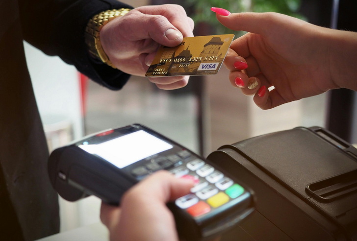Een betaalterminal is een fysiek apparaat waarmee ondernemers elektronische betalingen kunnen accepteren
